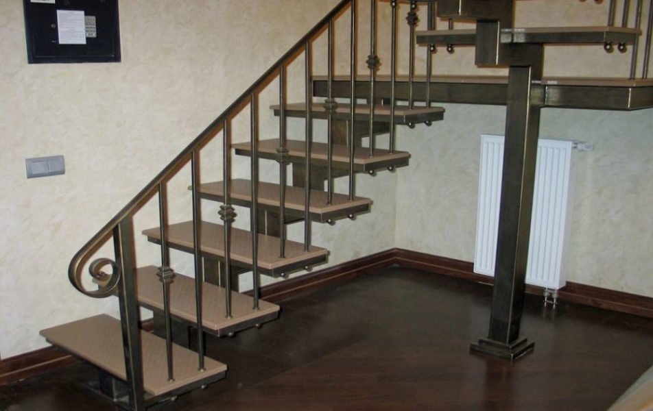 The best materials for the construction of stairs in the house