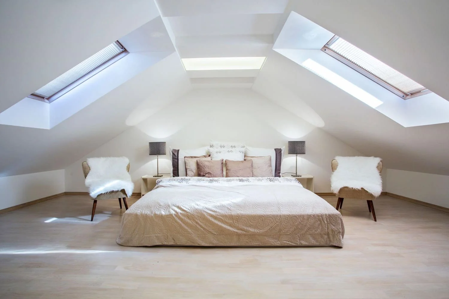 Attic bedroom design — features of decoration, furnishing, lighting